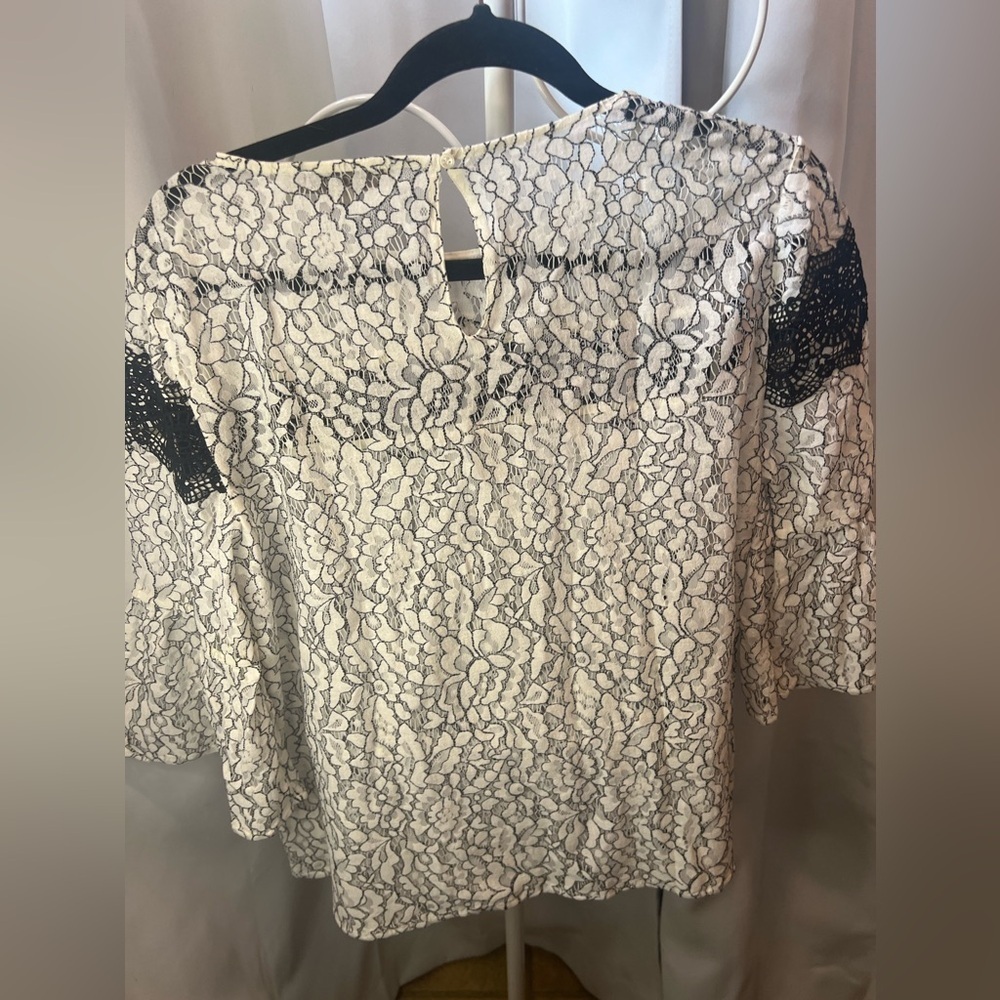 Loft Semi Sheer blouse New with tags size medium - Picture 3 of 5